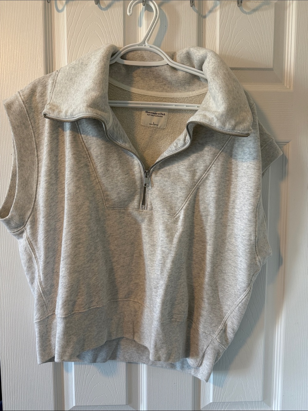 Abercrombie & Fitch Light Gray Sleeveless Half-Zip Pullover Vest